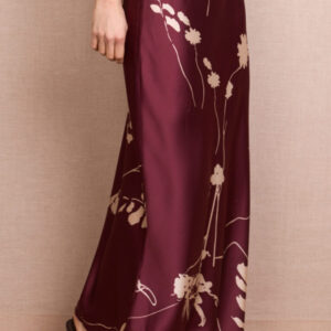 Falda de satén granate