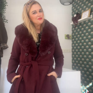 Abrigo de paño granate