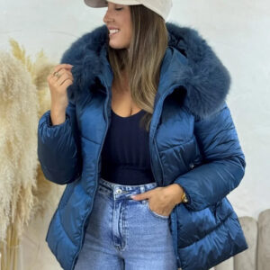 Plumífero azul fuerte